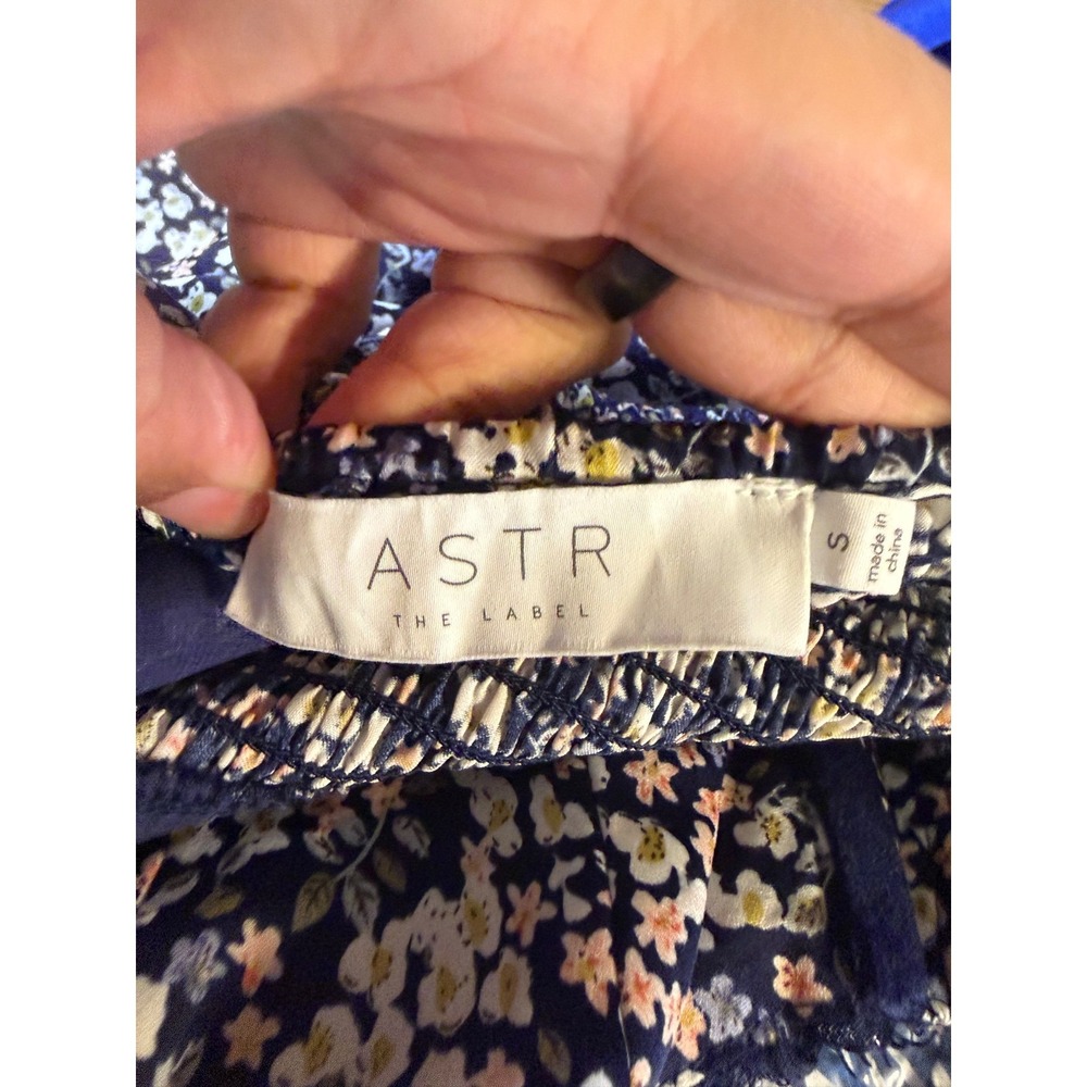 ASTR‎ The Label Navy Sylvie Ditsy Floral Sweetheart Midi Dress Puff Sleeve Small - Picture 4 of 8